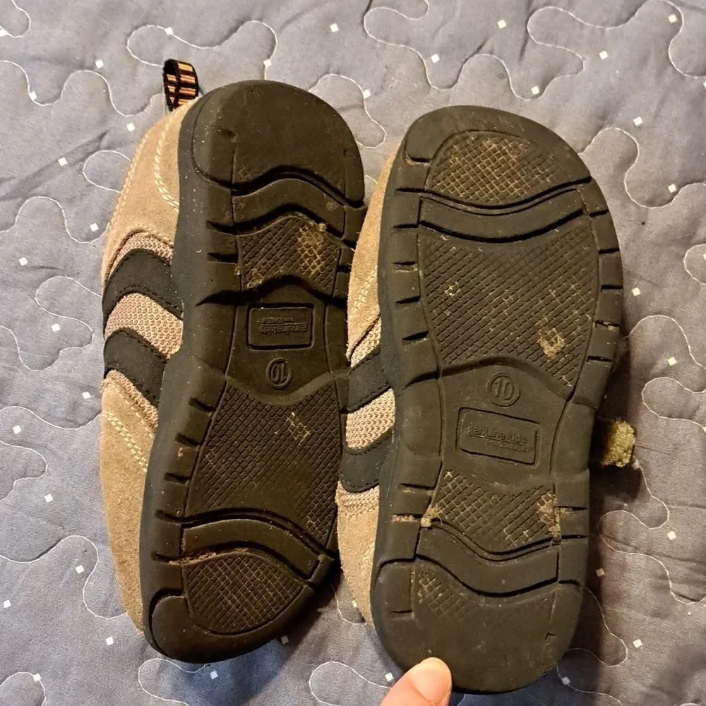 OshKosh B'gosh sneakers size 10